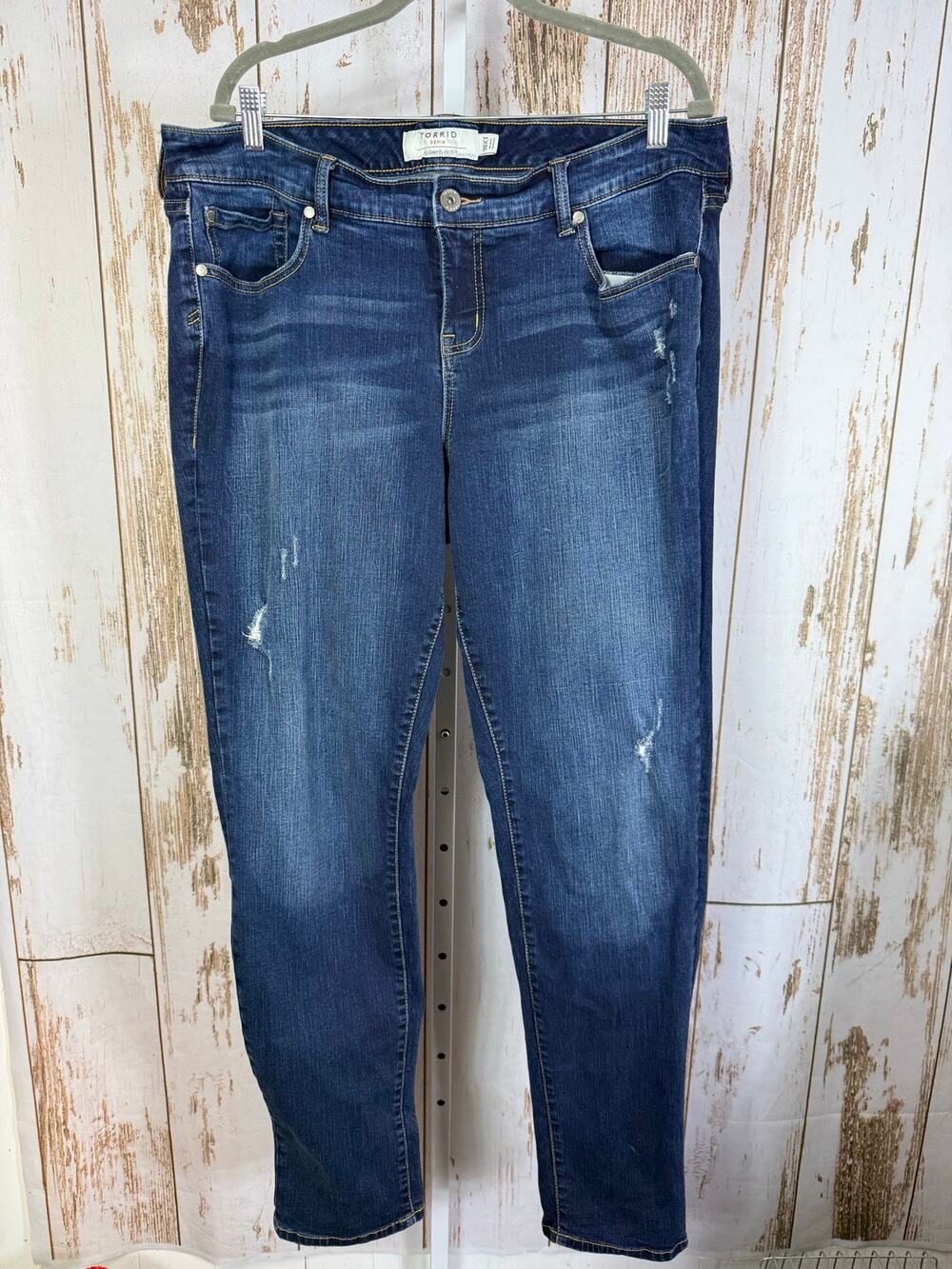 Torrid Denim, Skinny Jeans with Minor Distressing. Size 18 XT. Excellent cond!